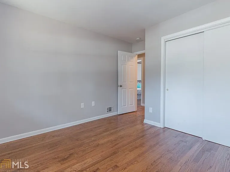 1920 La Mesa Ln — Photo 10