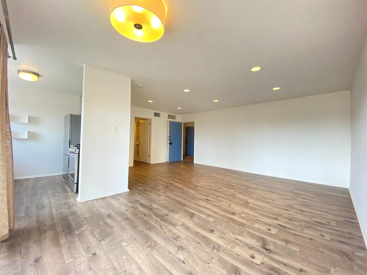2 bed, 912 sqft, $3,300 — Photo 4