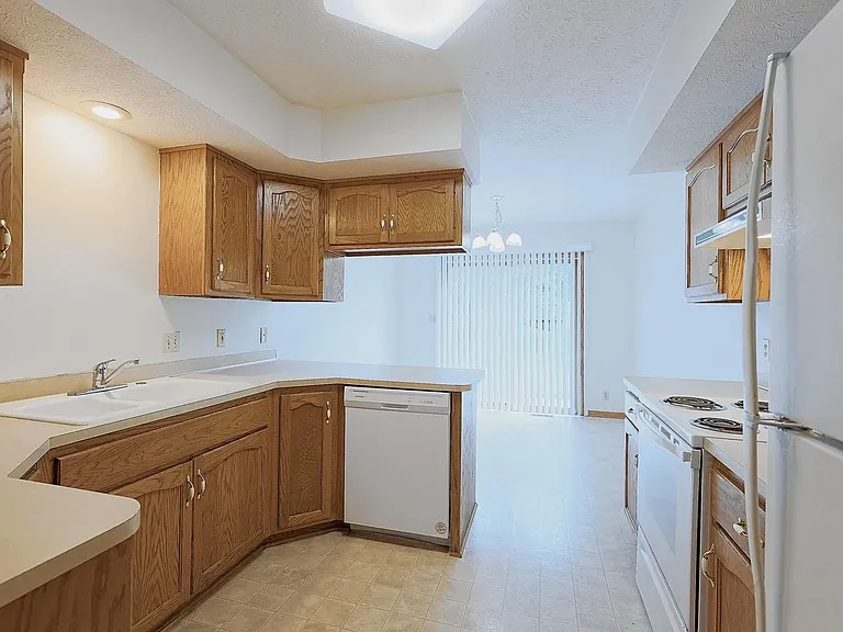 1101 Knox St — Photo 5