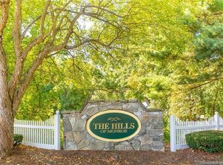 211 Windgate Cir #B, Monroe, CT 06468