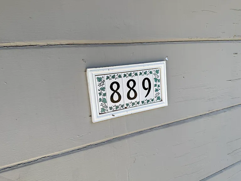 889 Jennings Ave — Photo 2