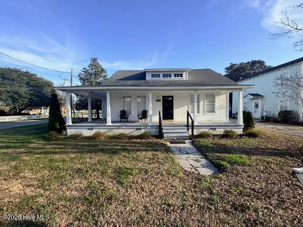 3009 Market St, Newport, NC 28570