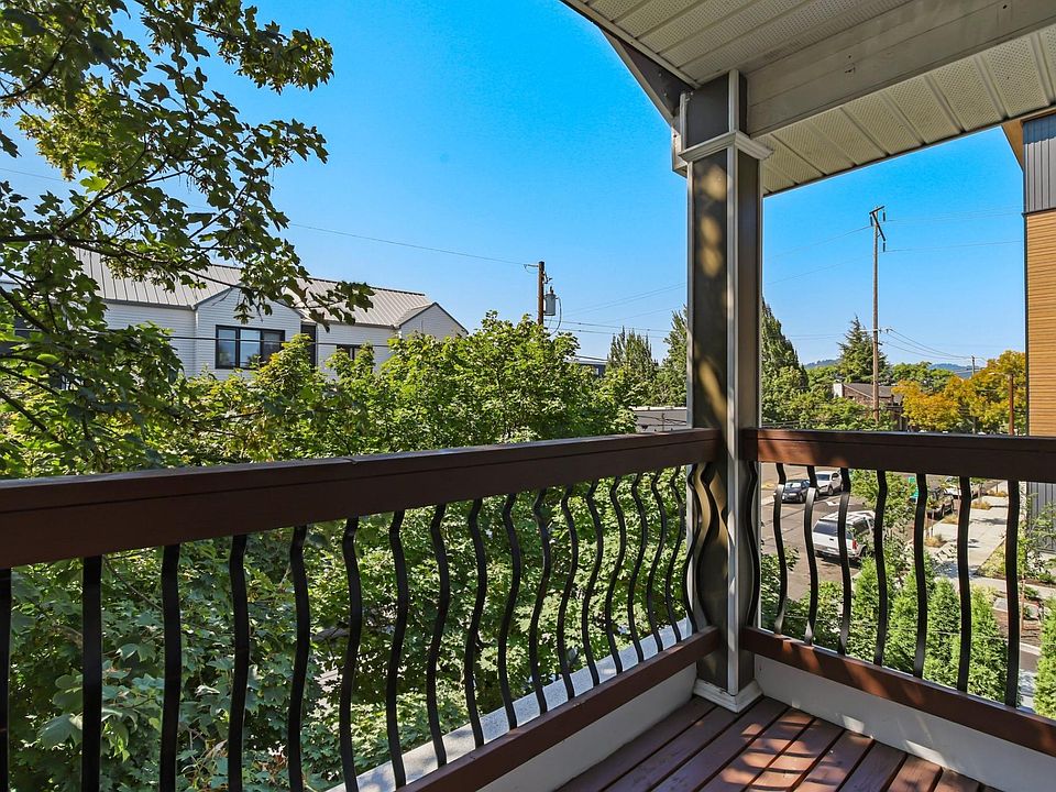 Top front bedroom balcony view.