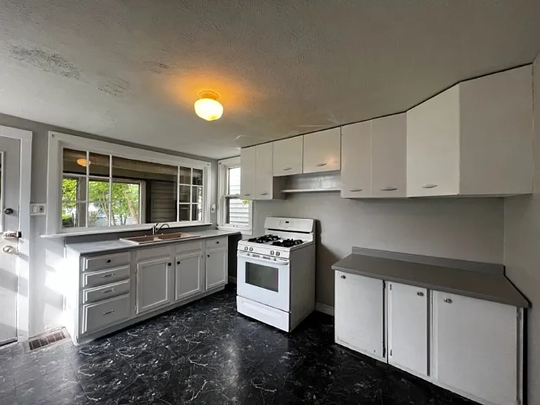 1100 5th St SW — Photo 7