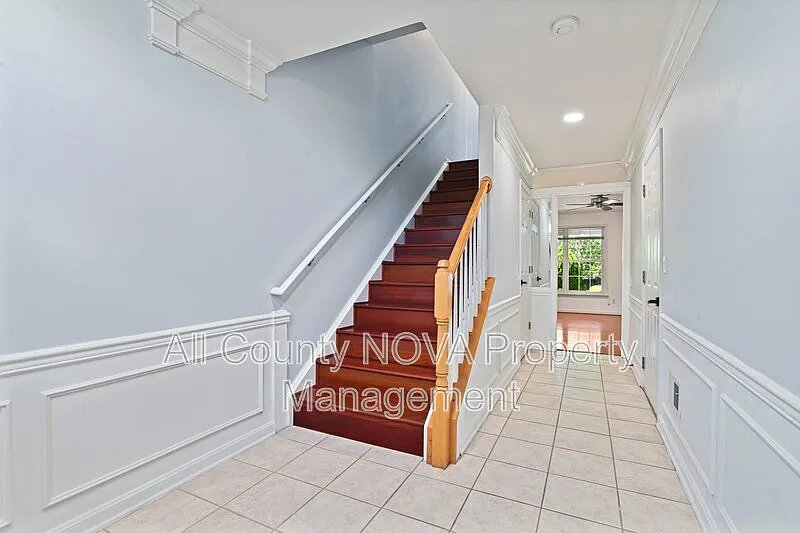 3 bed, 3.5 bath, 2000 sqft, $2,900 — Photo 3