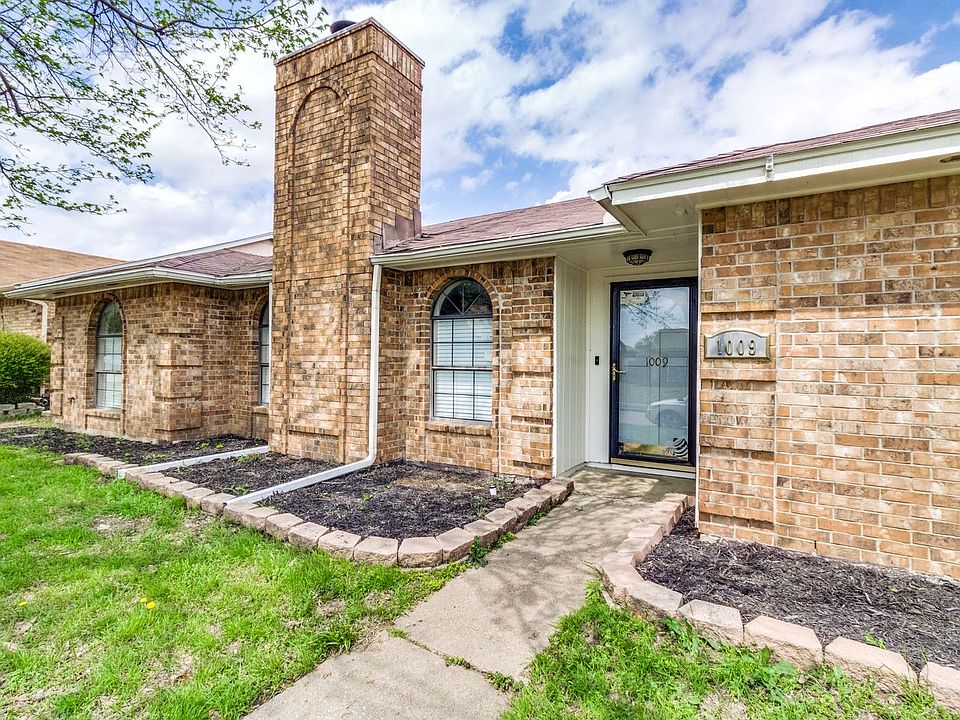 1st image of 1009 Field Trail Dr
