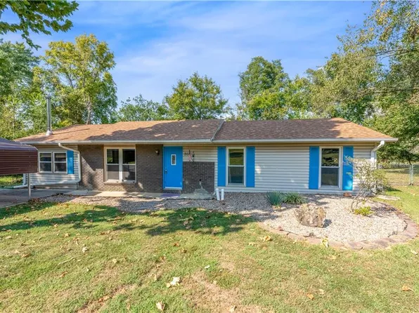 220 Salem Ave, Knob Noster, MO 65336