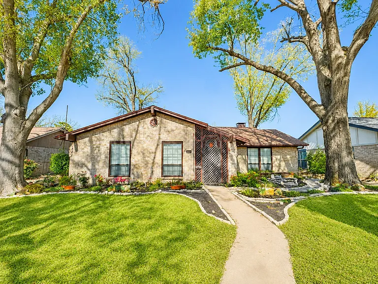 2309 Richwood Dr — Photo 1