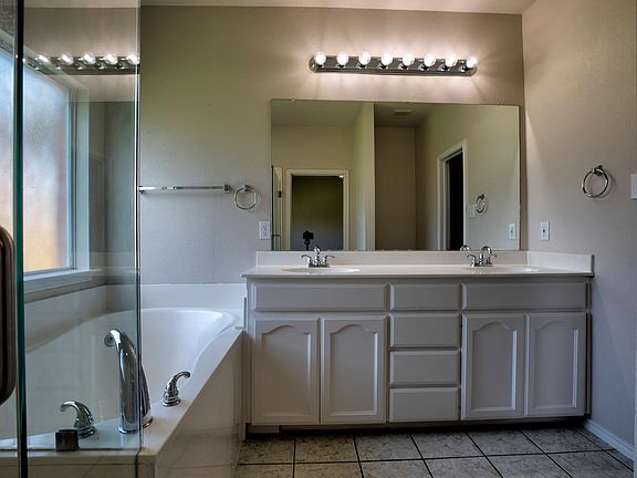 4th image of 2136 Carlotta Dr