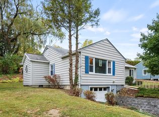 27 Willshire Dr, Williamstown, MA 01267