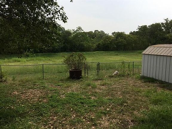3rd image of 6107 Parkwood Dr #B