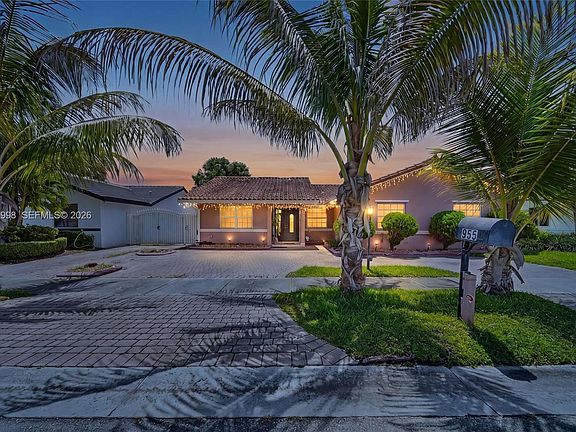 4th image of 955 NW 128th Ct