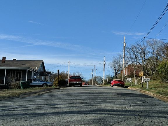 4th image of 341 S Ervin Ave