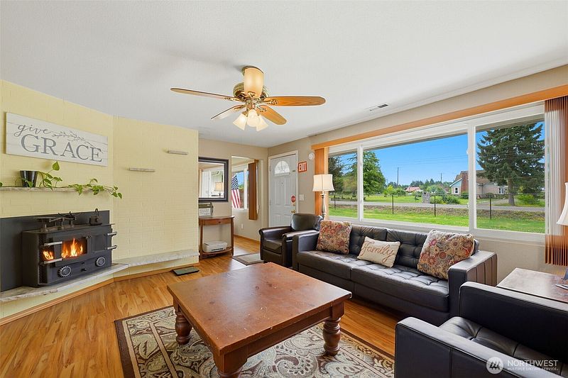 5th image of 3707 128th Street E