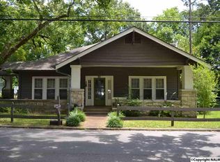 708 Hickory St SE, Hartselle, AL 35640