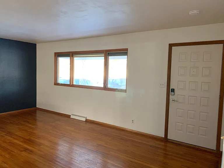 Entry/Living Room
