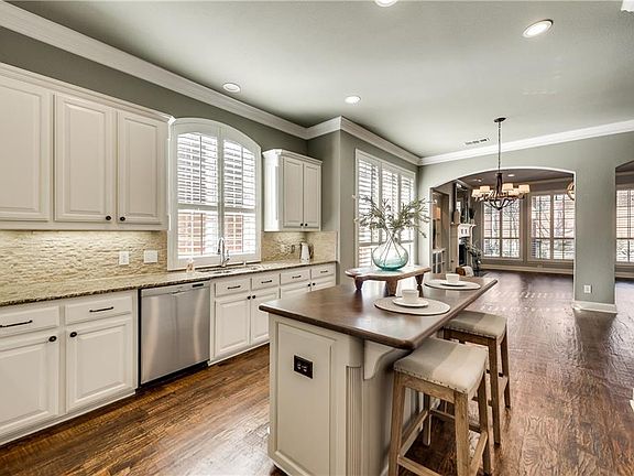 2nd image of 1008 Evening Shade Ln