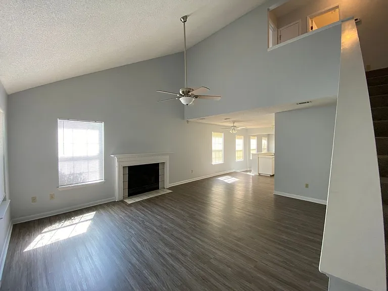 169 Wright Cir — Photo 2