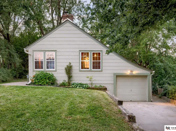6031 Manderson St, Omaha, NE 68104