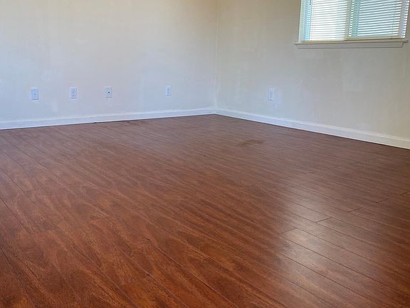 4th image of 712 8th Ave