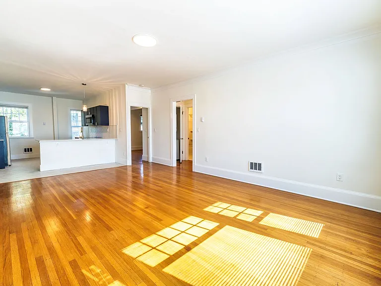 The Roy Vue Apartments — Photo 15