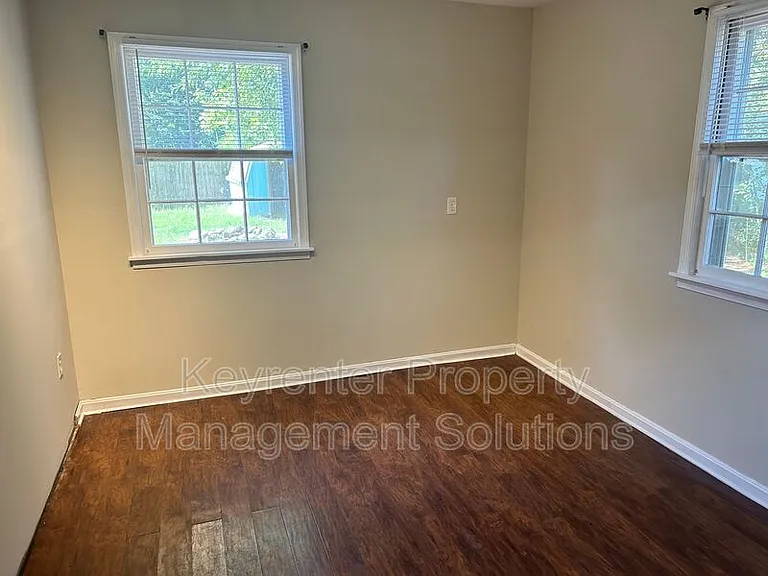 510 Shore Rd — Photo 38