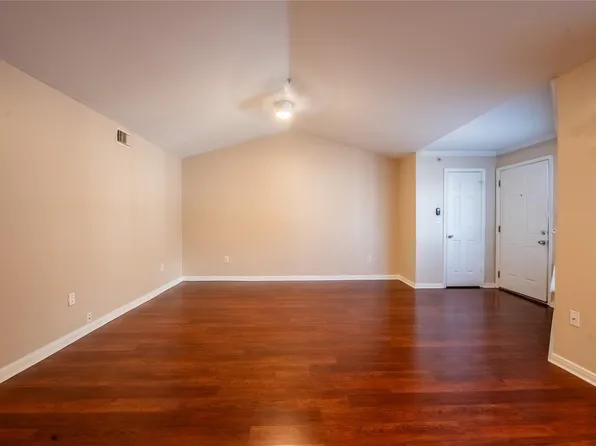 501 W 26th St APT 323, Austin, TX 78705