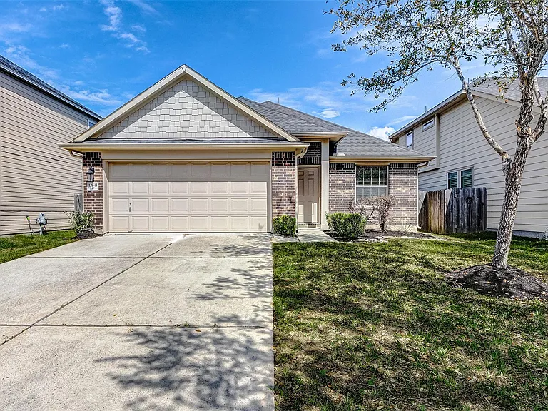 12943 Pecan Shores Dr — Photo 1