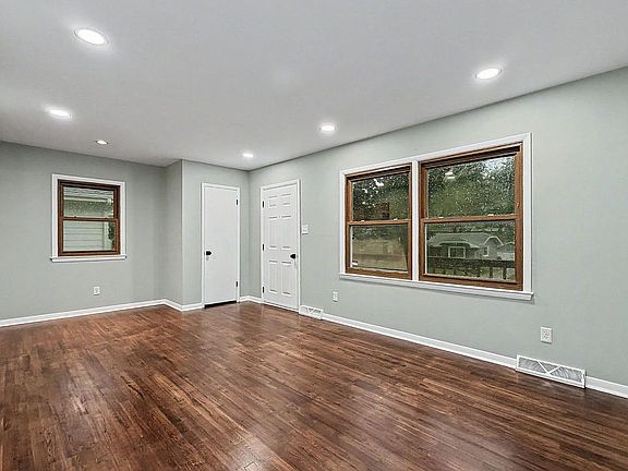 5th image of 2721 59th St