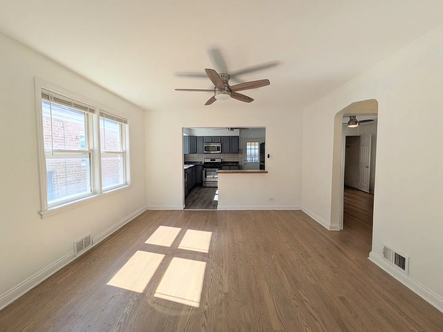 3 bed, 1111 sqft, $2,900 — Photo 4