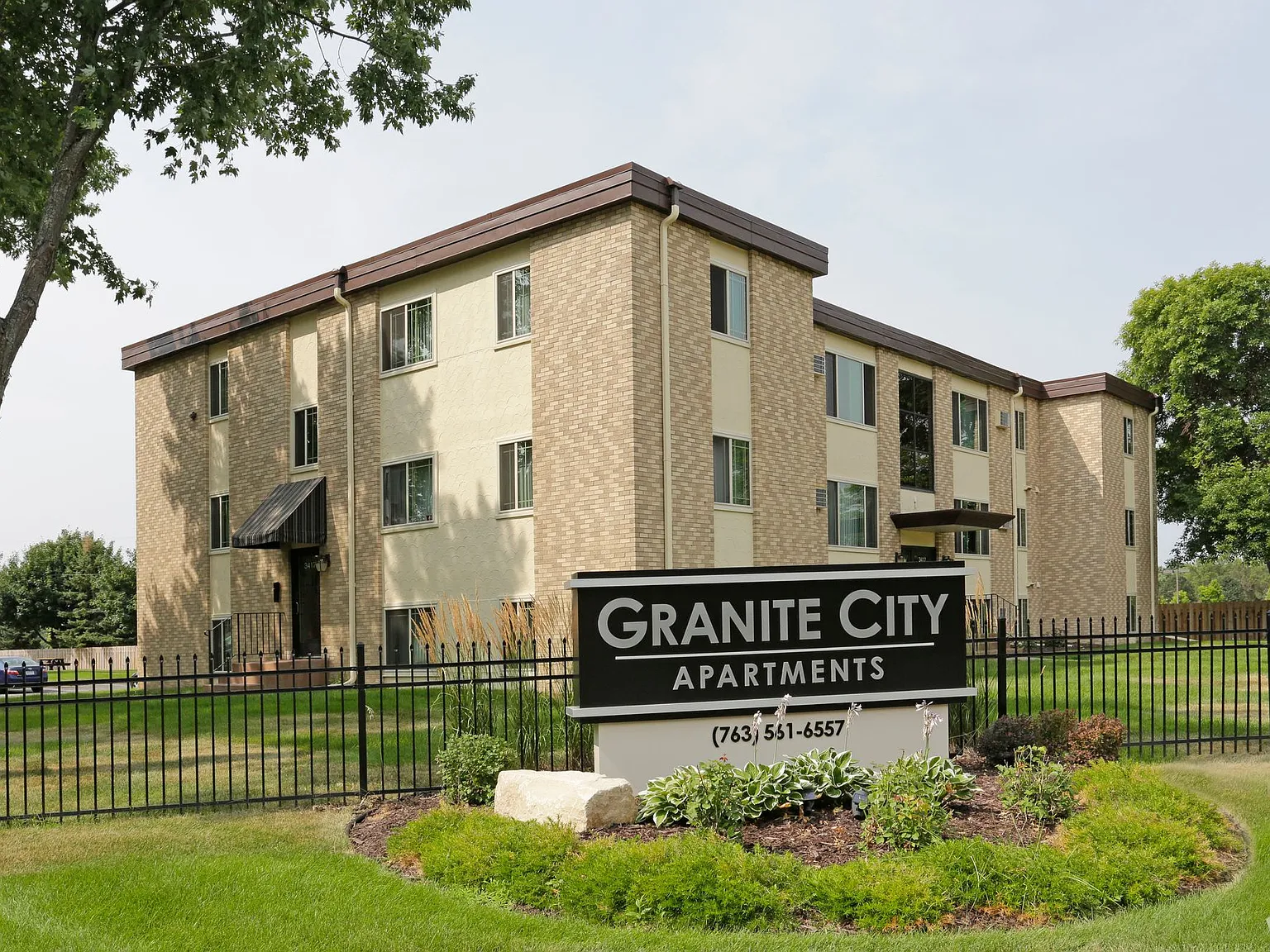 Granite City Apartments | 2 Bedroom / 1 Bath — Photo 2