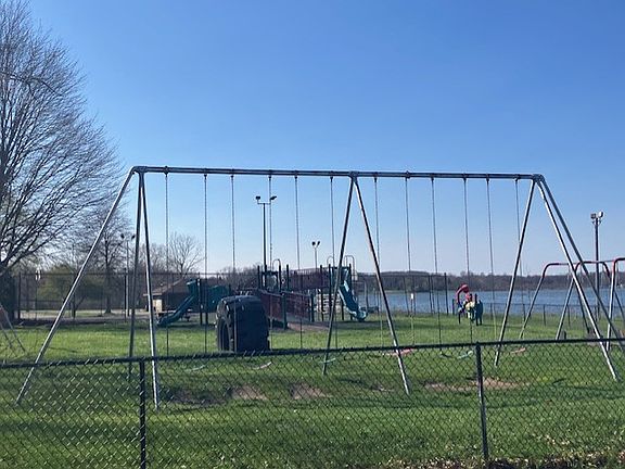 3rd image of 2416 Lakeside Dr #1