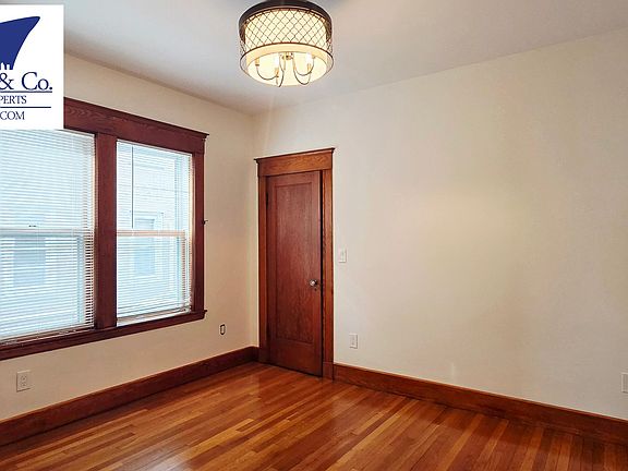 4th image of 104 Bayswater St