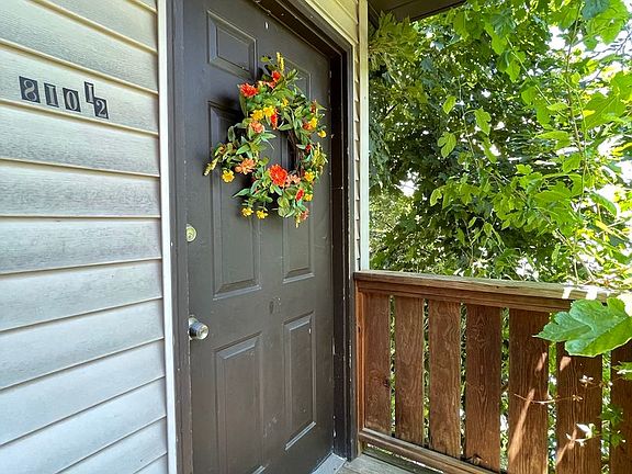 3rd image of 806 Fleming St #810.5