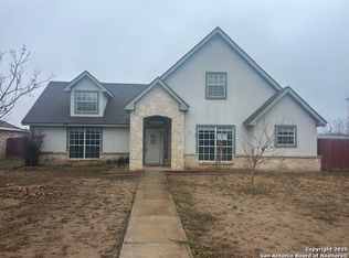 636 Sunrise Ave, Uvalde, TX 78801