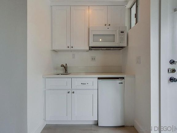 3rd image of 7450 Girard Ave