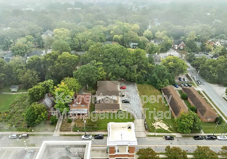 211 McIver St #A — Photo 24