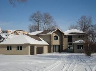 31010 Lake Rd, Bay Village, OH 44140