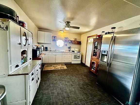 3rd image of 1003 W 1st St