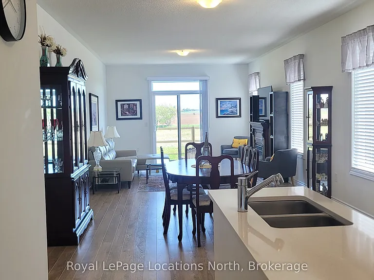 81 Season Cres — Photo 4