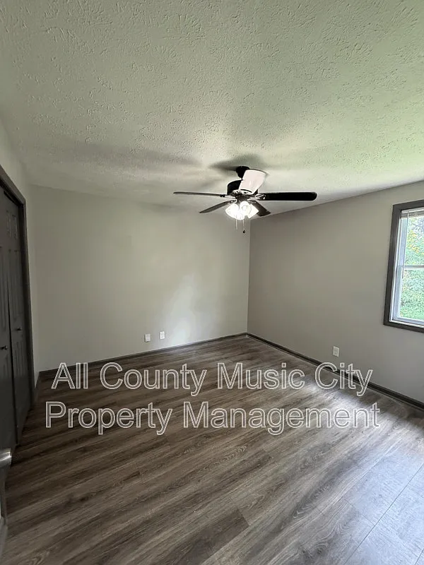 2 bed, 1.0 bath, 768 sqft, $1,350 — Photo 3