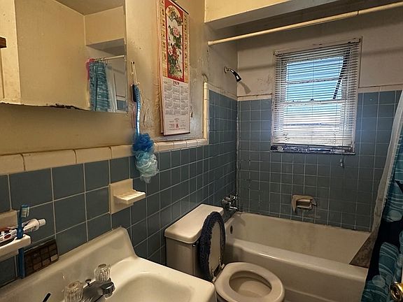 5th image of 719 Parkhill Dr