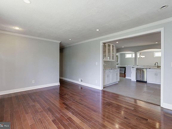 4th image of 9520 Park Ave
