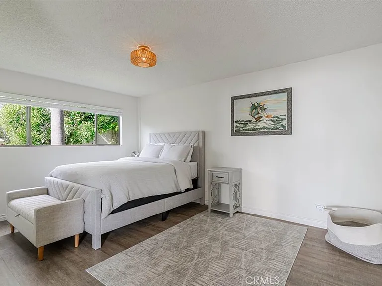 11813 Ellice St — Photo 29