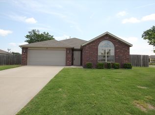 331 Willow Dr, Centerton, AR 72719