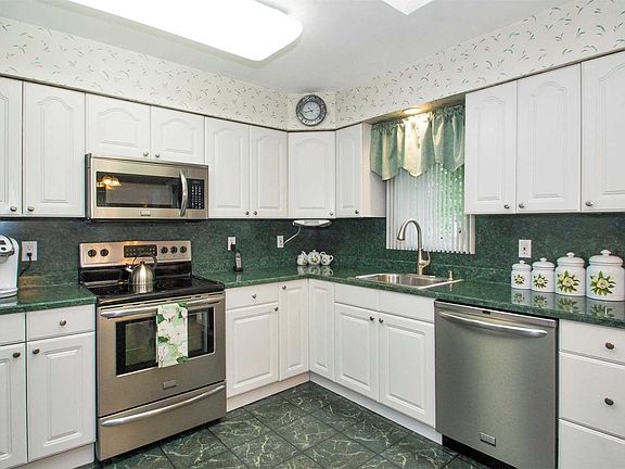 5th image of 34 Sandpiper Ln
