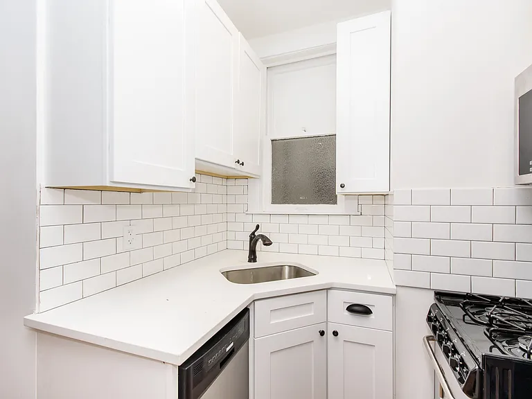 1008 W Altgeld St #10 — Photo 3