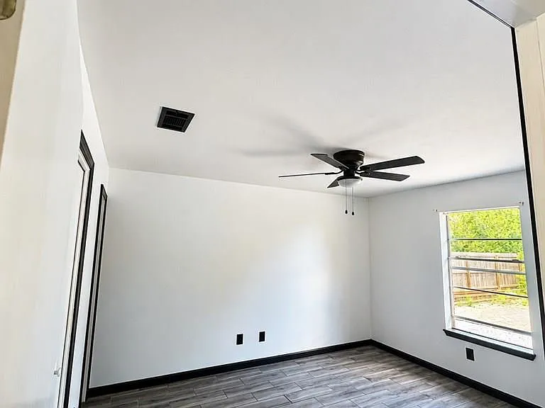 1209 Mango Ct — Photo 2