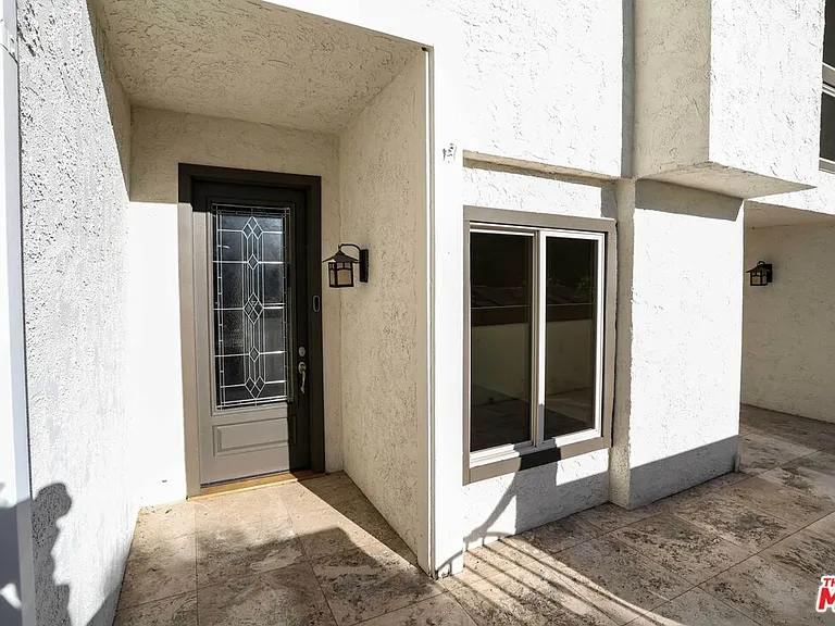 17097 Palisades Cir — Photo 21