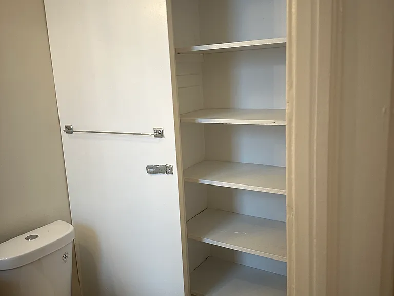 726 W Cornelia Ave #3F — Photo 9